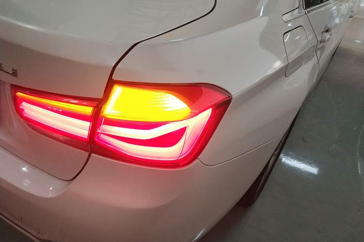 Used BMW 3 Series 2016 320Li Ambition Model
