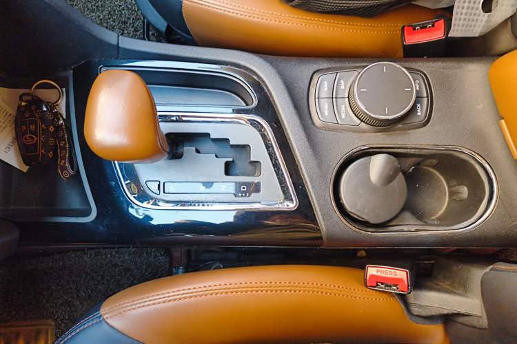 Used Soueast DX7 2015 1.5T Automatic Luxury Model