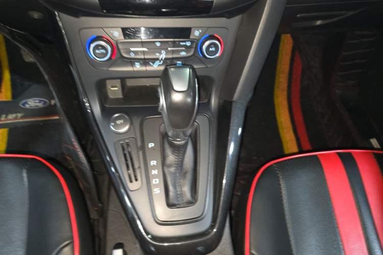 Used Ford Focus 2017 Hatchback 1.6L Automatic Fashion Edition Smart Drive Version
