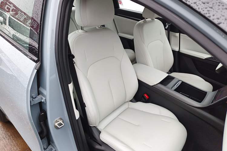 Used Geely Galaxy L6 2023 125km Starship