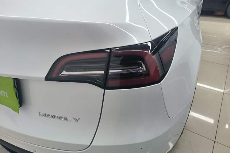 Used Tesla Model Y 2022 Long-Range All-Wheel-Drive Version