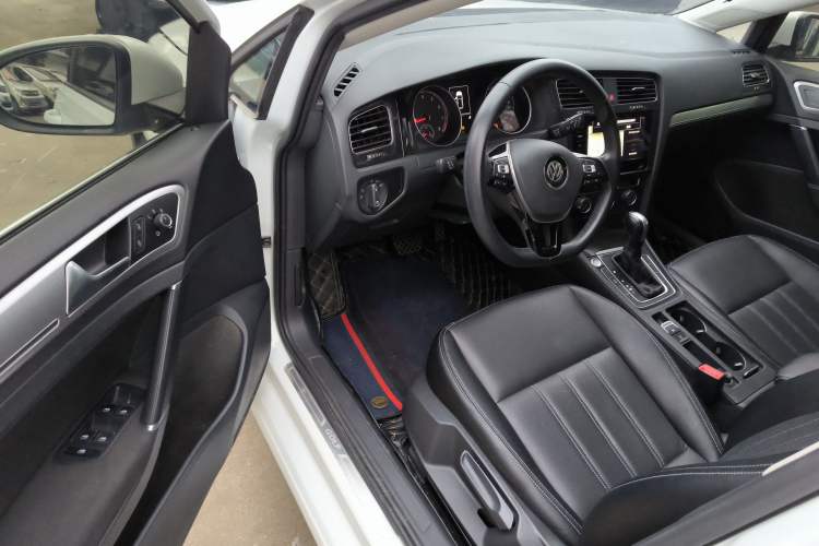 Used Volkswagen Golf 2020 Zhiai Edition 200TSI DSG Comfortable & Ambitious Version