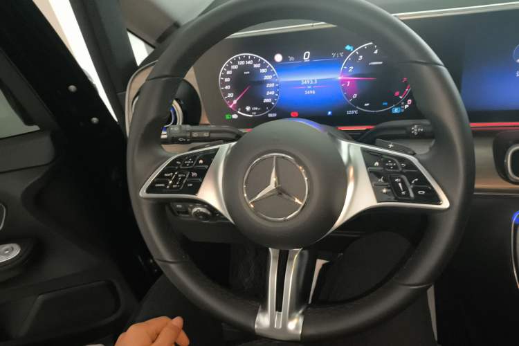 Used Mercedes-Benz V-Class 2024 V 300 Pilot Edition
