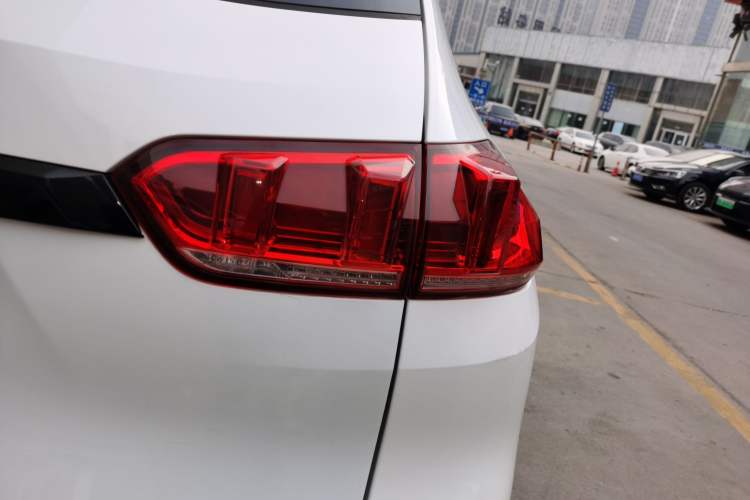 Used Wey VV5 2017 2.0T Ultra-Luxury Version
