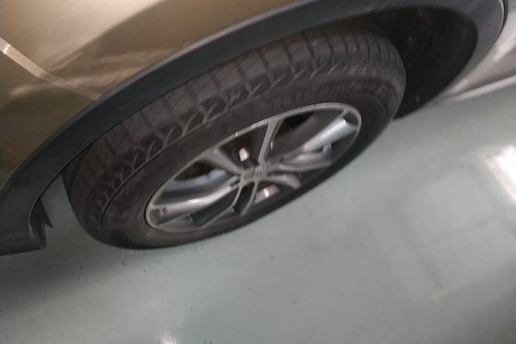 Used Geely Auto Emgrand X7 Sport 2018 1.8TD Automatic Two-Wheel Drive Smart Connect 4G Internet Edition
