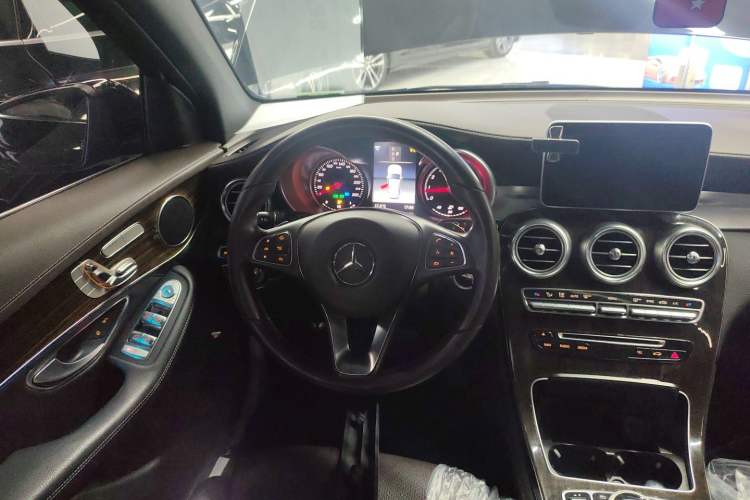 Used Mercedes-Benz GLC 2019 Facelift GLC 260 L 4MATIC Luxury Model
