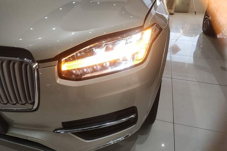 Used Volvo XC90 2019 T6 Zhiyi Edition 7-Seater China VI Standard
