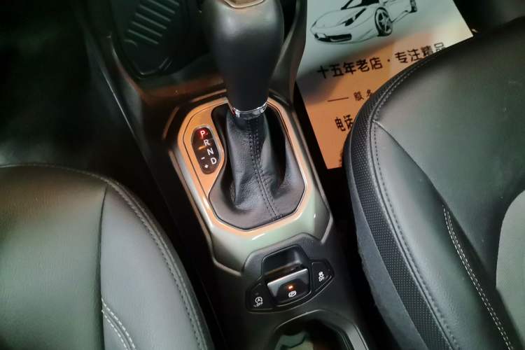 Used  Renegade 2019 220T Automatic Elite Edition
