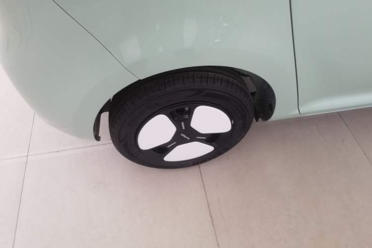 Used  Lumin 2025 210 km Fragrant Edition
