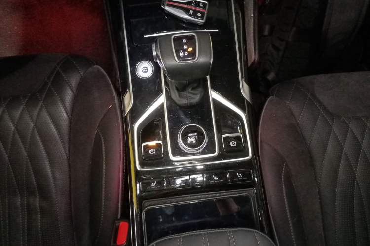 Used Hongqi HS5 2022 Facelifted Version 2.0T Smart Connect Flagship All-Wheel-Drive Edition