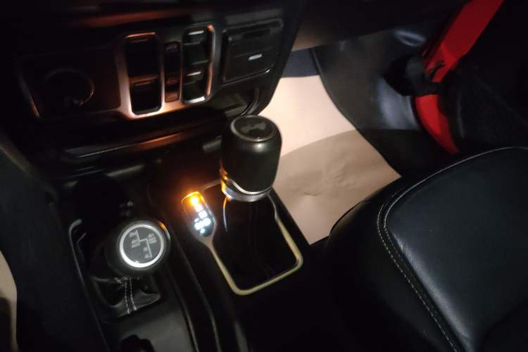 Used  Wrangler 2019 2.0T Sahara Four-Door Version China VI Emission Standard