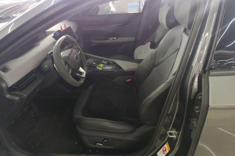 Used Changan UNI-V 2022 1.5T Prestige Version