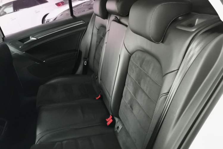 Used Volkswagen Golf 2018 230TSI Automatic Luxury Version
