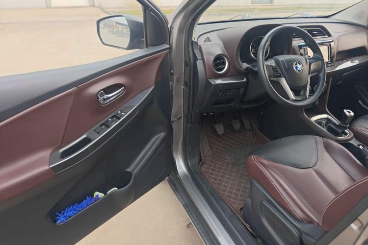 Used Venucia M50V 2017 1.5L XL Manual Comfort Edition
