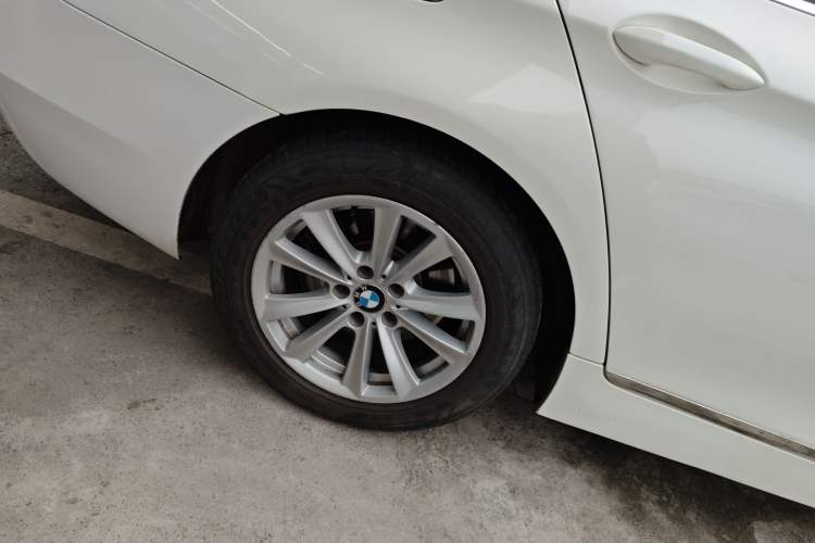 Used BMW 5 Series 2014 520Li Elegant Model
