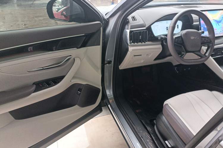 Used BYD Song PLUS New Energy 2025 DM-i 112KM Prestige Model
