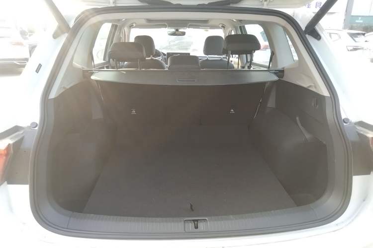 Used Volkswagen Tiguan L 2024 Outstanding Model 330TSI Automatic Two-Wheel Drive R-Line Dragon Glory Edition
