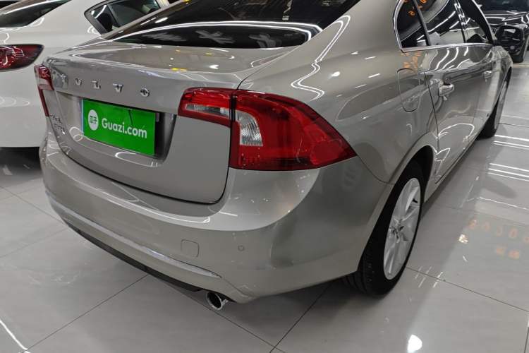 Used Volvo S60 2015 S60L 2.0T Zhiyuan Edition
