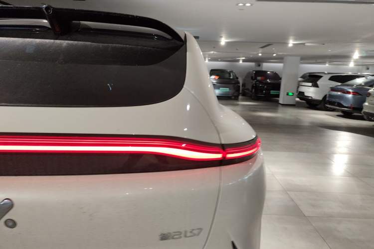 Used  LS7 2023 100kWh Lux Rear-Drive Version
