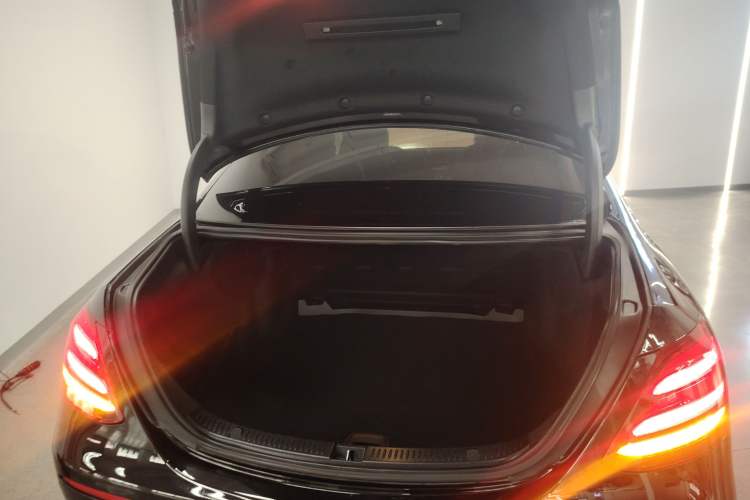 Used Mercedes-Benz E-Class 2019 E 260 L
