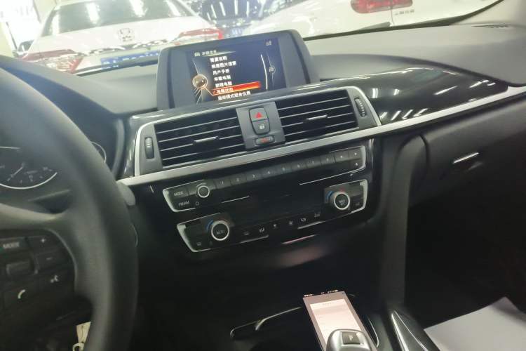 Used BMW 3 Series 2017 318i Fashion Model
