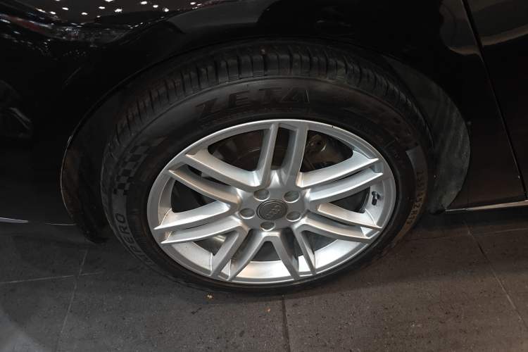 Used Audi A8 2014 A8L 45 TFSI quattro Comfort model
