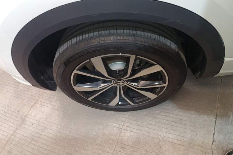 Used Volkswagen T-ROC 2023 300TSI DSG Two-Wheel-Drive Chen Guang Edition
