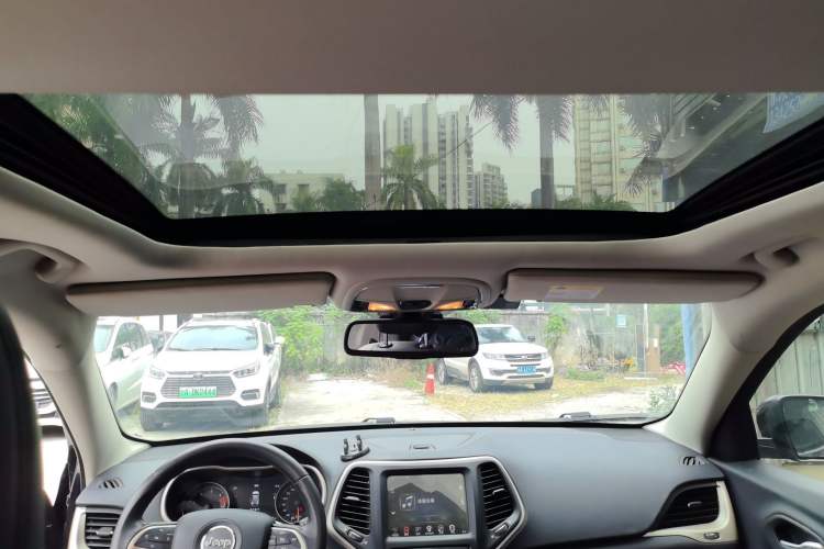 Used  Cherokee 2017 2.0L Superior Edition
