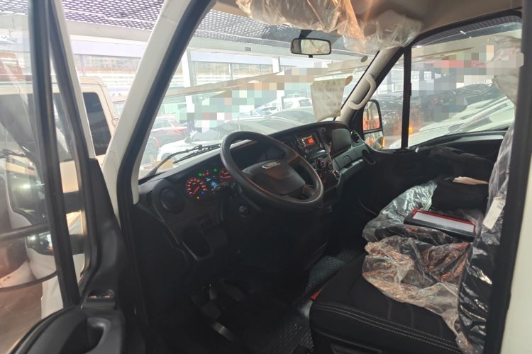 Used Iveco Eurocargo 2021 2.0T Manual Super-Rui Short Wheelbase High-Roof Side-Sliding Door F1A
