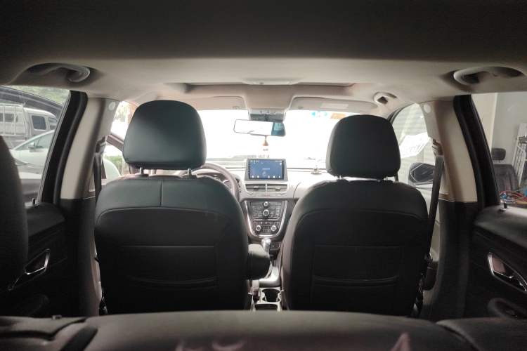 Used Buick Encore 2015 1.4T Automatic Two-Wheel Drive Urban Elite Version
