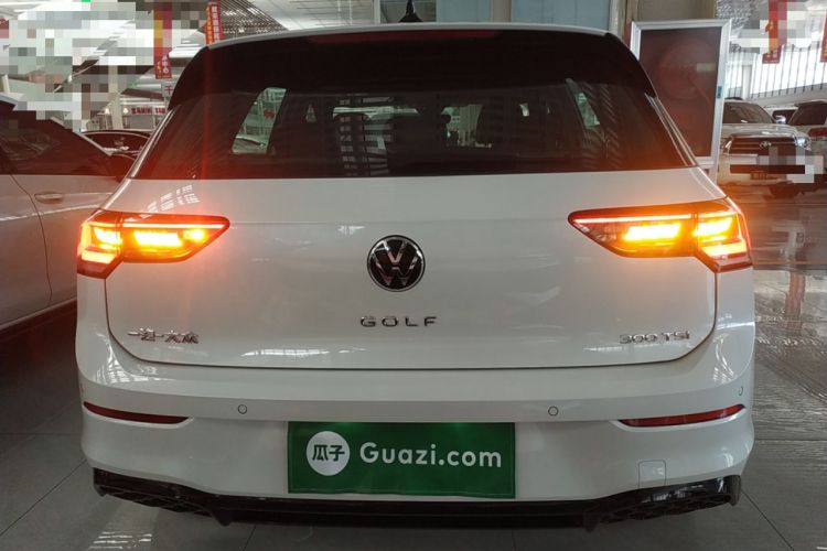 Used Volkswagen Golf 2025 300TSI R-Line
