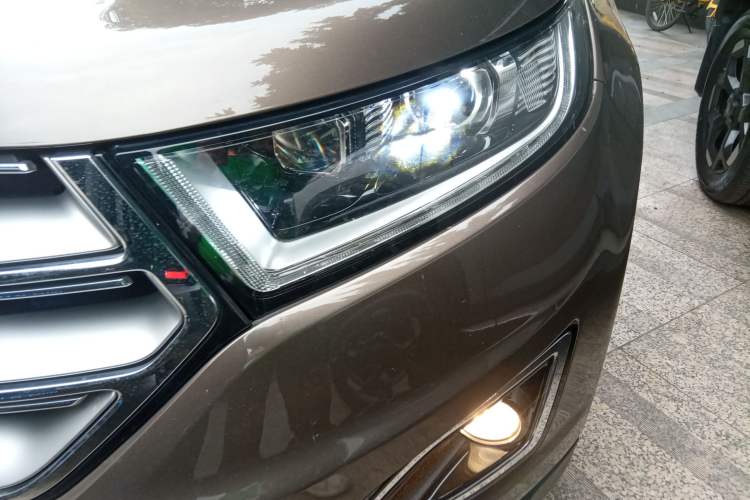 Used Ford Edge 2015 2.0T GTDi Two-Wheel-Drive High-Line Version