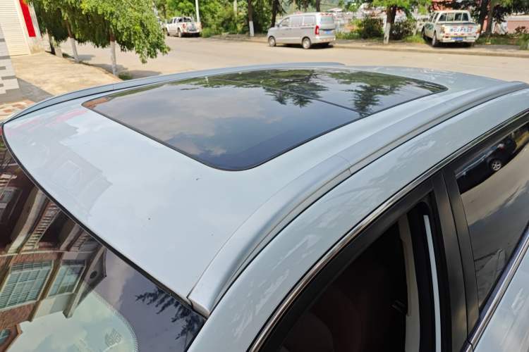 Used Geely Auto Emgrand X7 Sport 2018 1.8TD Automatic Two-Wheel Drive ZhiZun Model with 4G Connectivity
