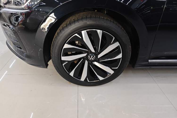 Used Volkswagen Passat 2024 380TSI Dragon Glory Edition
