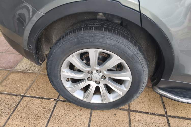 Used Land Rover Discovery Sport 2018 240 PS SE Version