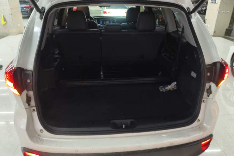 Used Toyota Highlander 2018 2.0T Four-Wheel Drive Luxury Edition 7 Seats China V Emission Standard
