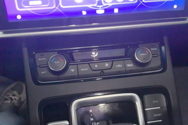 Used Geely Auto Emgrand X7 Sport 2022 1.8TD DCT Zhiya Trim