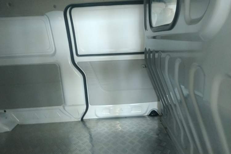 Used Jinbei New Hiace S 2023 1.5L Wealth Edition Van 2/5-Seater Non-Air-Conditioned Version SWC15M
