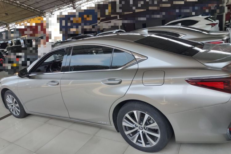 Used Lexus ES 2020 300h Premier Edition
