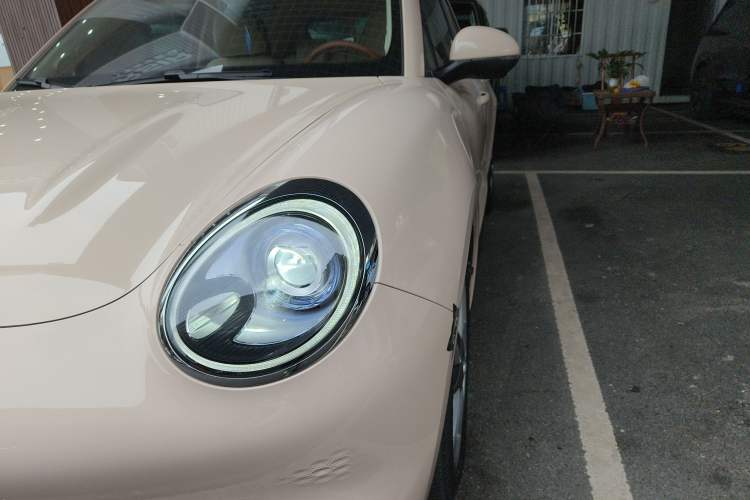 Used ORA Good Cat 2023 401 km Standard Range Luxury Version Lithium Iron Phosphate
