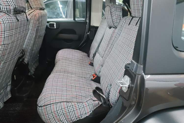 Used Jeep Wrangler 2019 2.0T Rubicon Four-Door Version China VI Emission Standard
