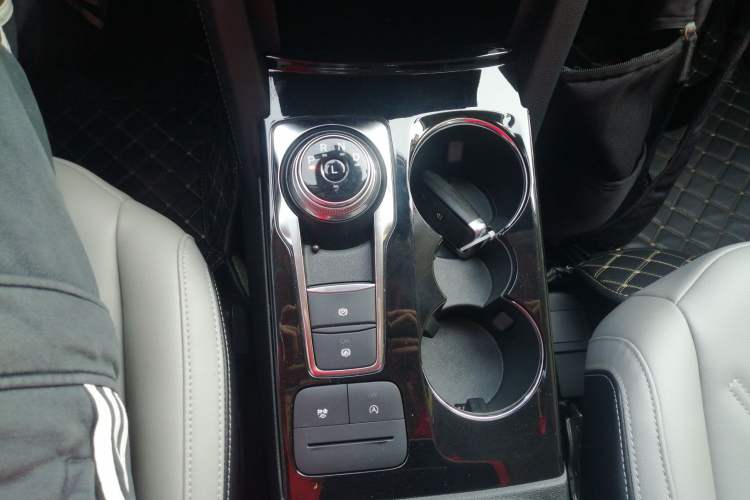 Used Ford Escape 2024 EcoBoost 245 Two-Wheel-Drive Comfort Edition
