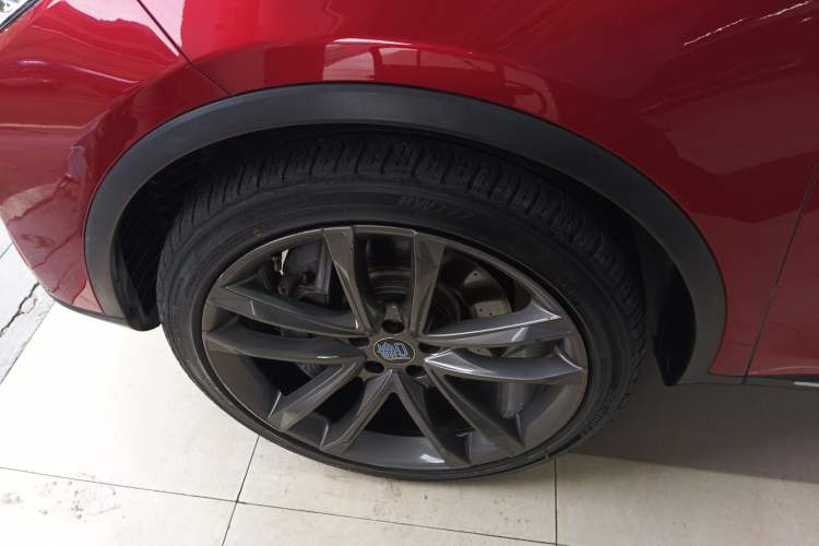 Used BYD Tang New Energy 2018 DM 2.0T All-Wheel Drive Smart Connectivity Luxury Model 7 Seats China V Emission Standard