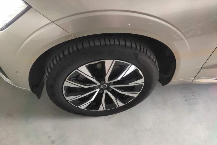 Used Volvo XC60 2023 B5 4x4 Zhiya Luxury Edition
