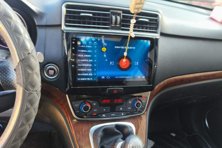 Used Haval H6 2015 Revised Version Sport Edition 1.5T Manual Transmission Two-Wheel Drive Elite Grade
