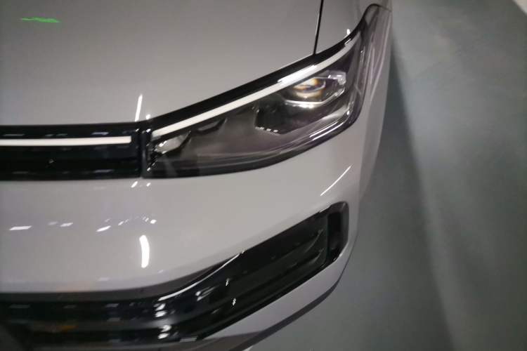 Used Volkswagen Tharu 
