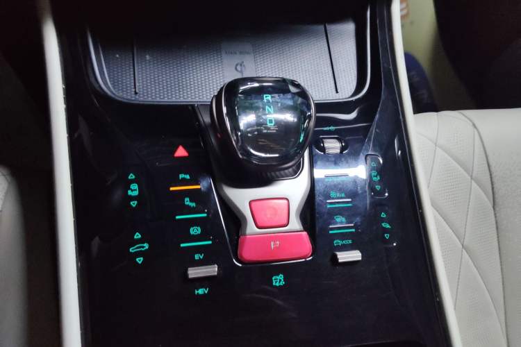 Used Denza D9 2023 DM-i 965 Luxury Model