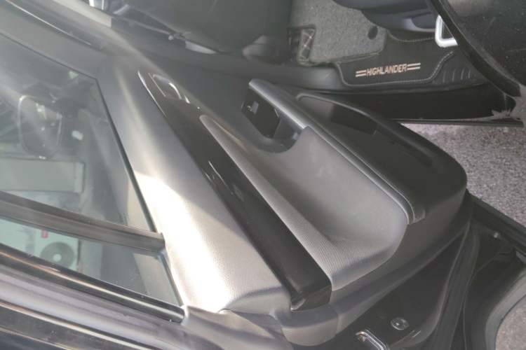 Used Toyota Highlander 2024 2.5L Smart Electric Hybrid Dual-Engine Two-Wheel Drive Elite Version 7 Seats
