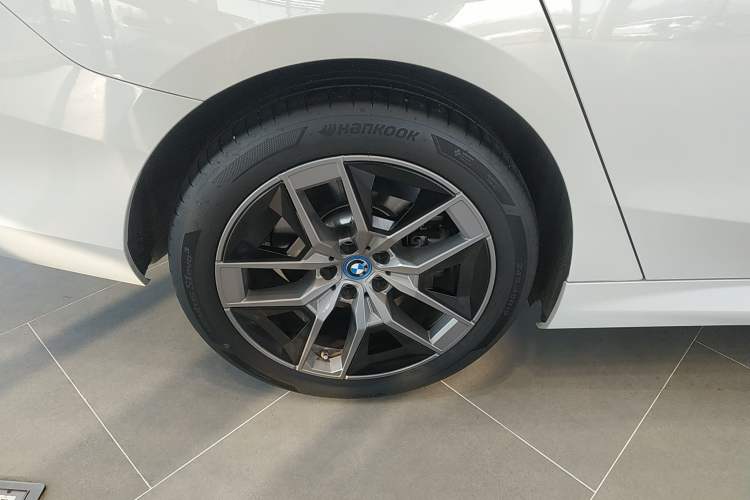 Used BMW i5 2024 eDrive 35L Prestige Luxury Package
