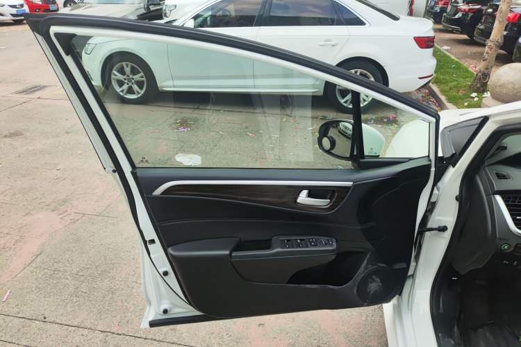 Used Honda Jade 2017 1.8L automatic Comfort version 5 seats
